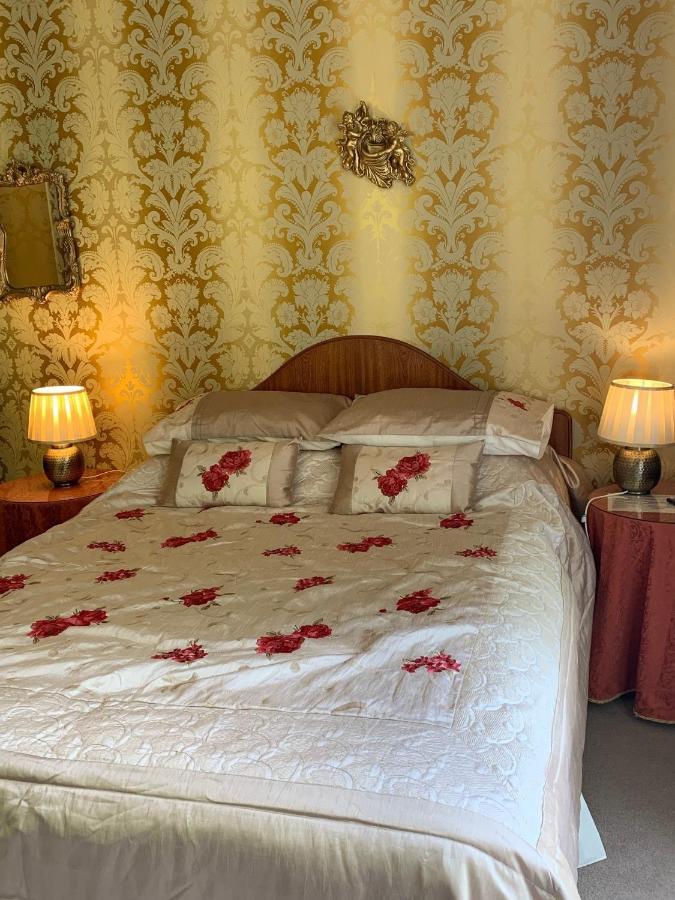 מלון מולד Harrisons Hall Bed & Breakfast מראה חיצוני תמונה